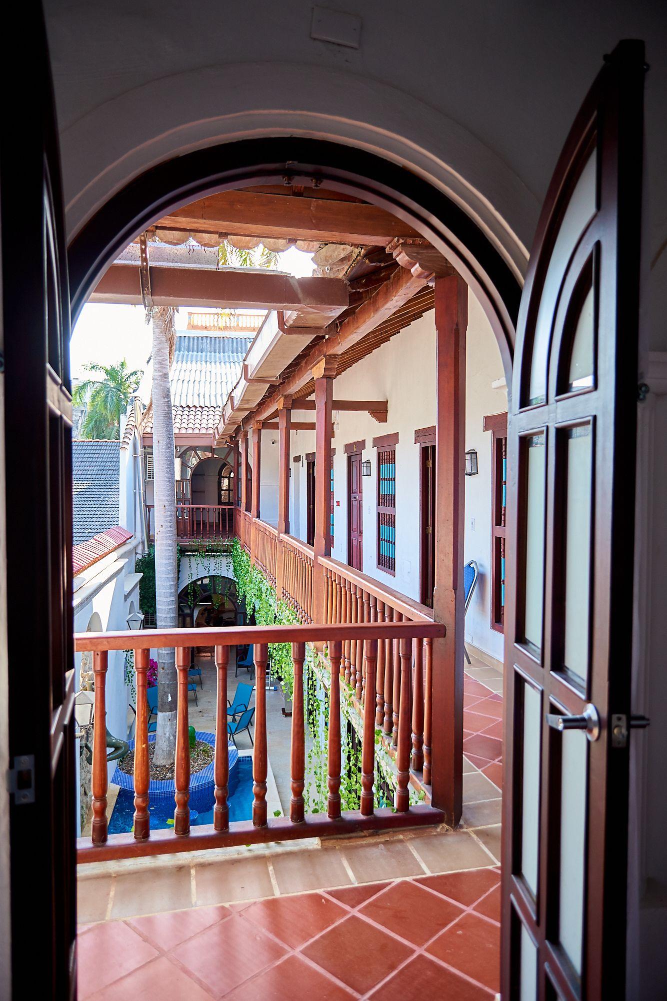 Legends Hotel 3*